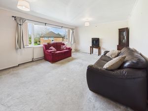 LIVING ROOM- click for photo gallery